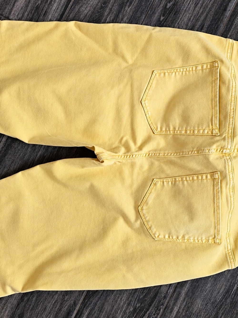 Westbound Petites Women’s Yellow Bermuda Shorts Size 12P Stretch Mid Rise - Picture 3 of 5